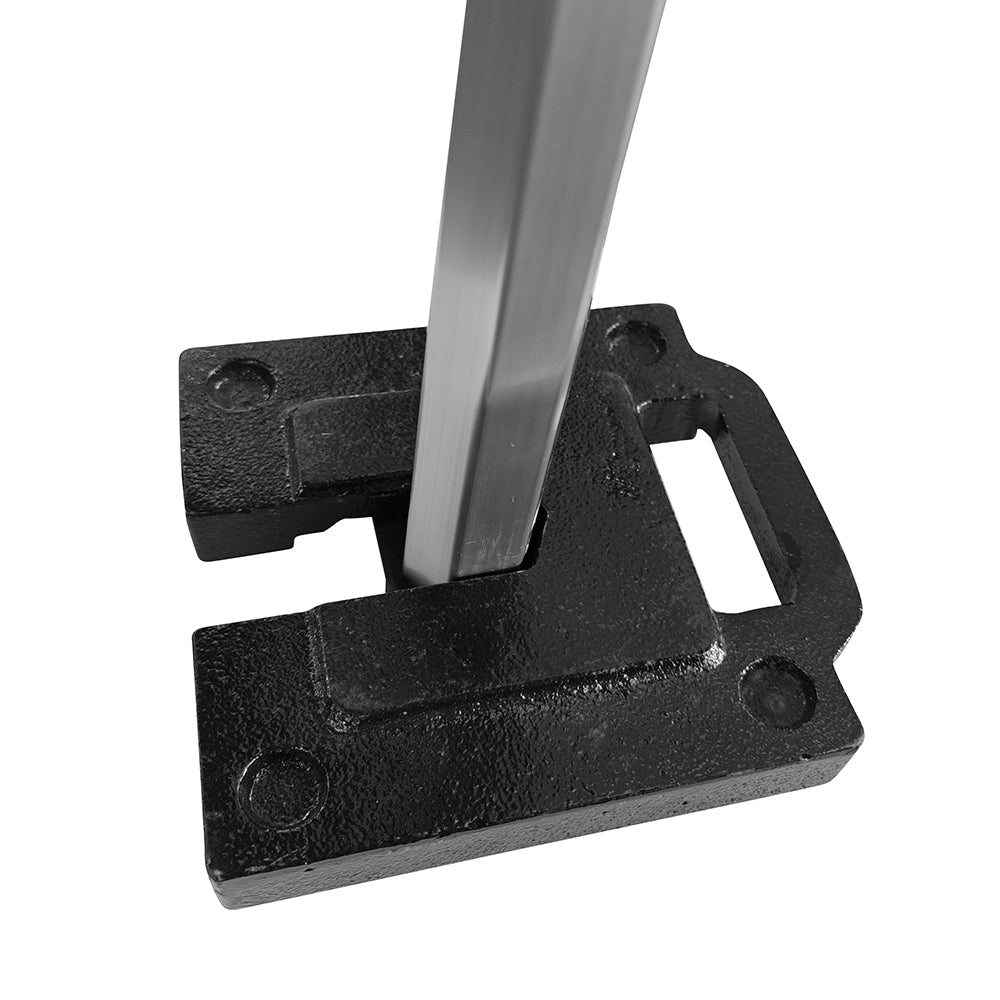 Detail Ansicht von Stahlplatte mit Zeltfuß
