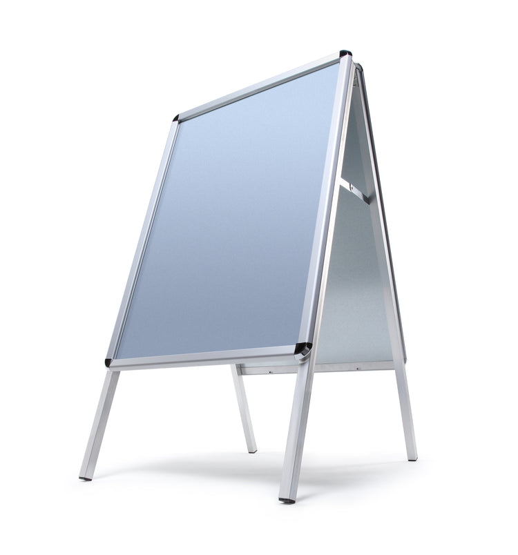 Kundenstopper Outdoor für DIN A1 mit Rondo-Ecken, Gesamtansicht von unten, leer