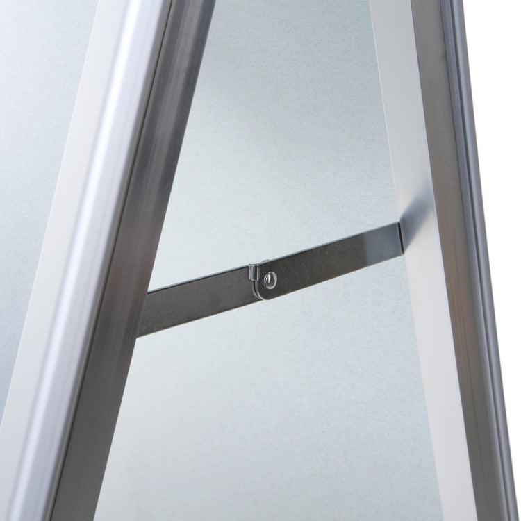 Detailansicht auf das Verbindungsstück aus Metall für die Vorderseite und Rückseite des Kundenstoppers Classic A1 32mm