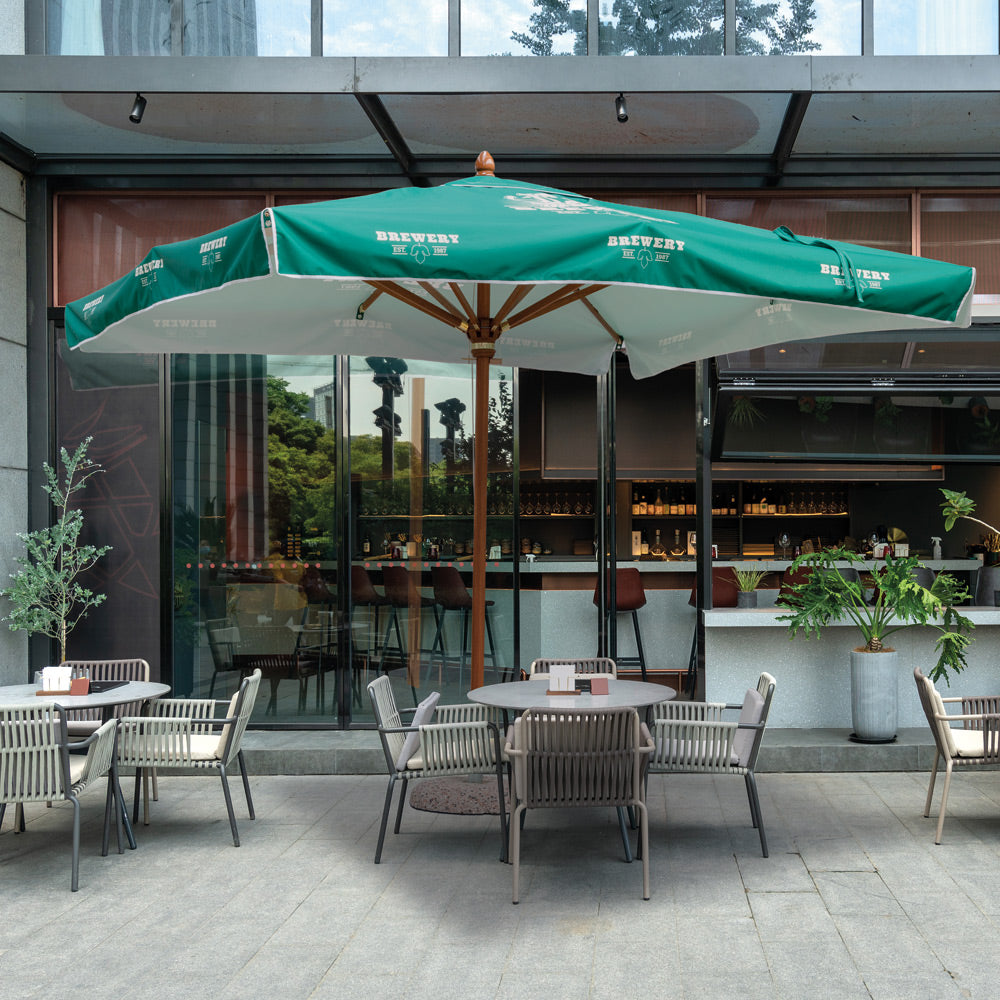 Sonnenschutz mit Werbedruck für Aussenbereich, Gastronomie und Event