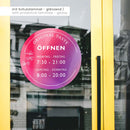Aufkleber Eco mit glänzendem Schutzlaminat. Das Beispiel zeigt einen rund geschnittenes Motiv, an einem Schaufenster, von außen verklebt. 