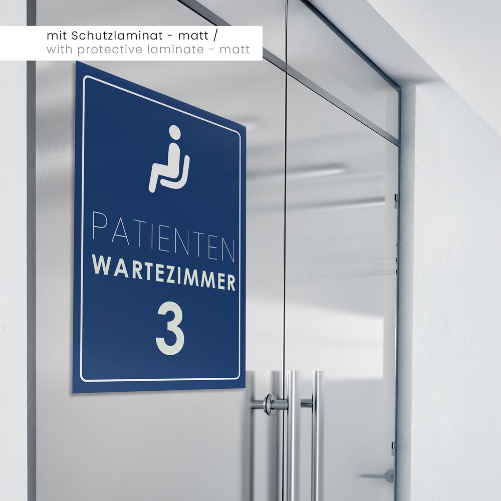 Der Aufkleber Standard Beispiel mit mattem Schutzlaminat an Scheibe verklebt