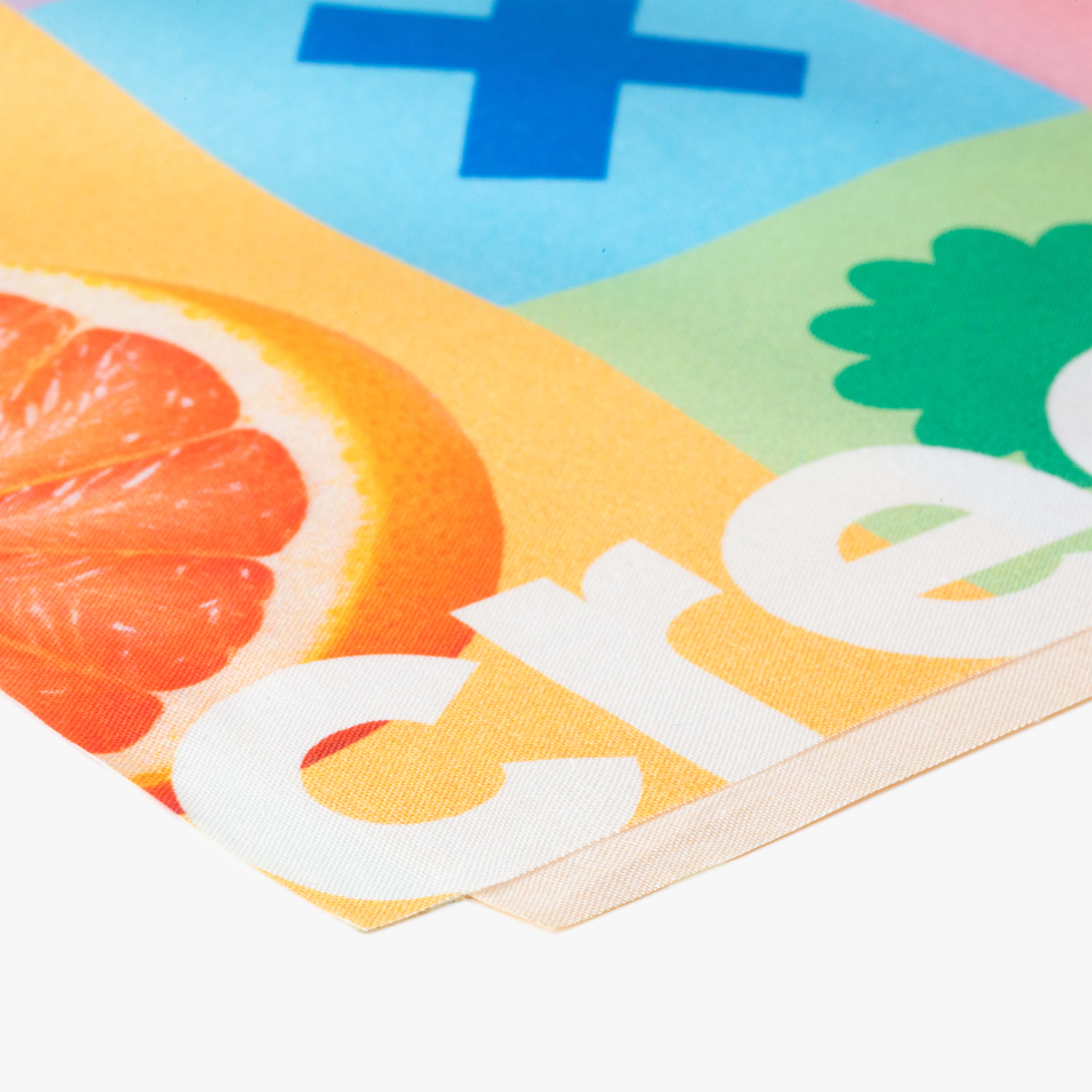 Das Bild zeigt einen Ausschnitt eines bedruckten Canvas-Materials.