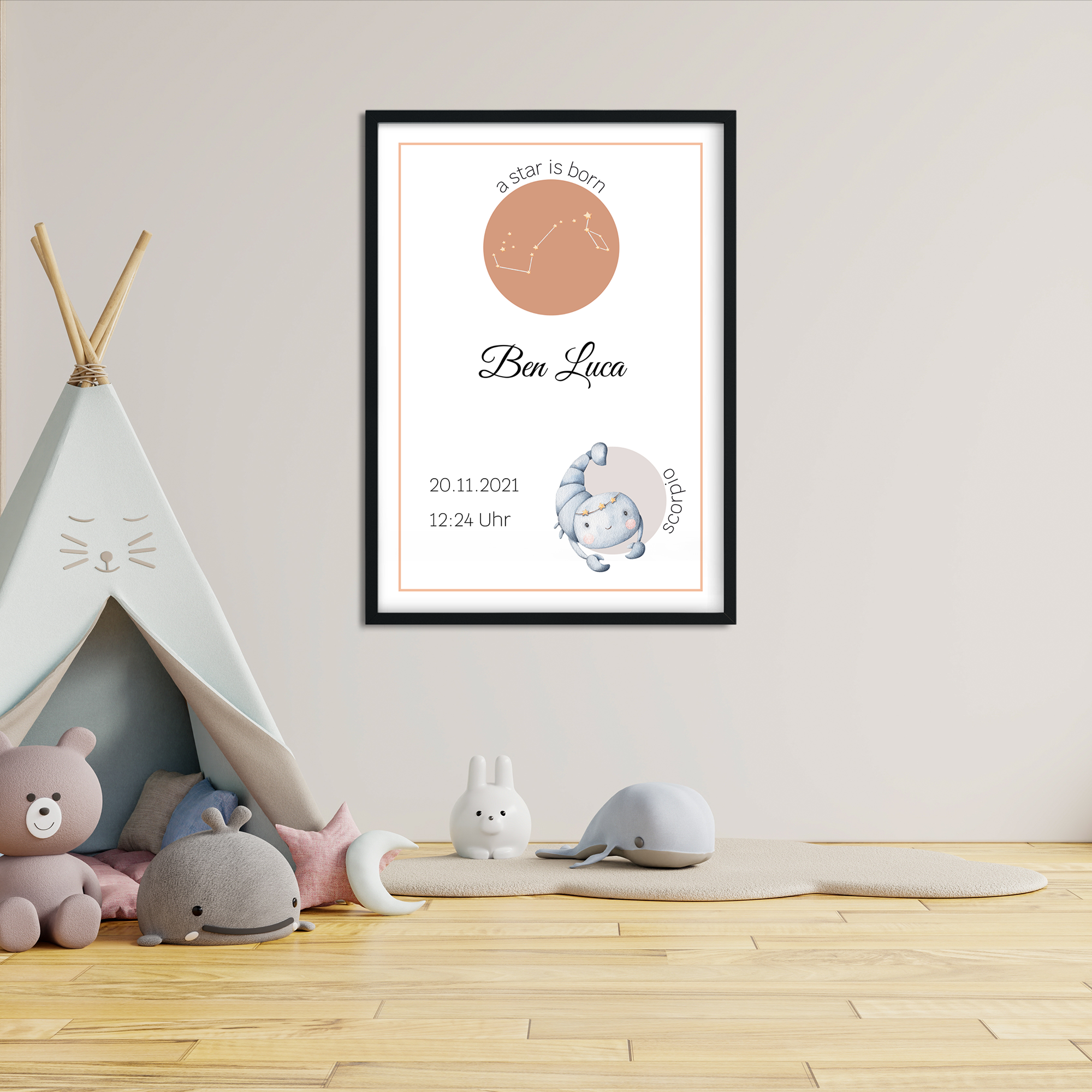 Poster personalisieren mit Sternzeichen Beispiel Skorpion. Hier an der Wand in einem Kinderzimmer.