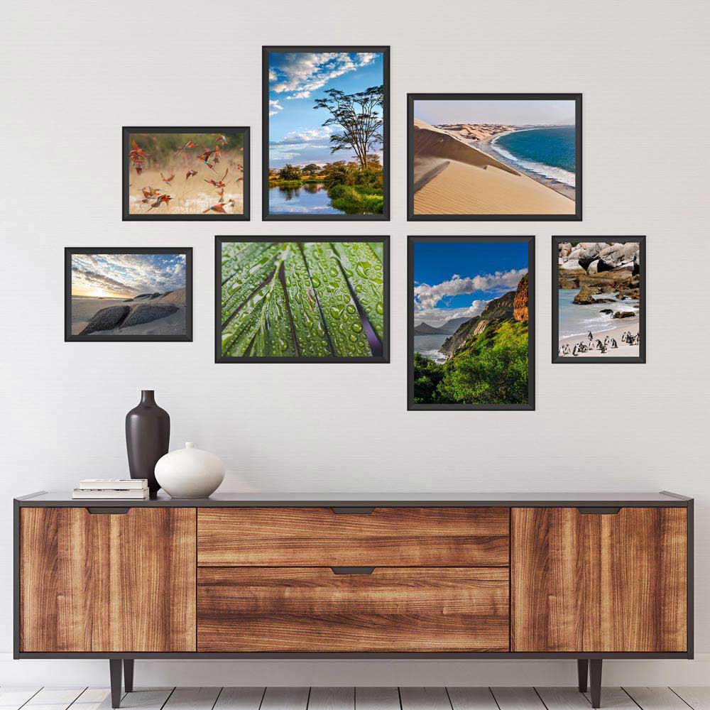 Poster-Set "Afrika" Rückseite über moderner Kommode.