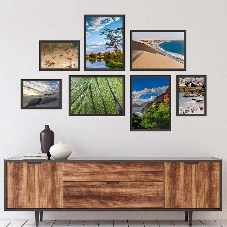 Poster-Set "Afrika" Rückseite über moderner Kommode.