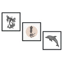Drei Tierillustrationen: Ein Koi-Fisch, ein Tintenfisch und ein Delfin, alle im schwarz-weißen, detaillierten Design, gerahmt und nebeneinander dargestellt.