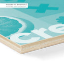 Nahaufnahme von Multiplex mit Whitewash-Oberfläche, auf der eine türkisfarbene Grafik mit einem Zitronenmotiv und dem Text "create" zu sehen ist. Der Rand der Holzplatte zeigt die Schichten des Multiplexmaterials.