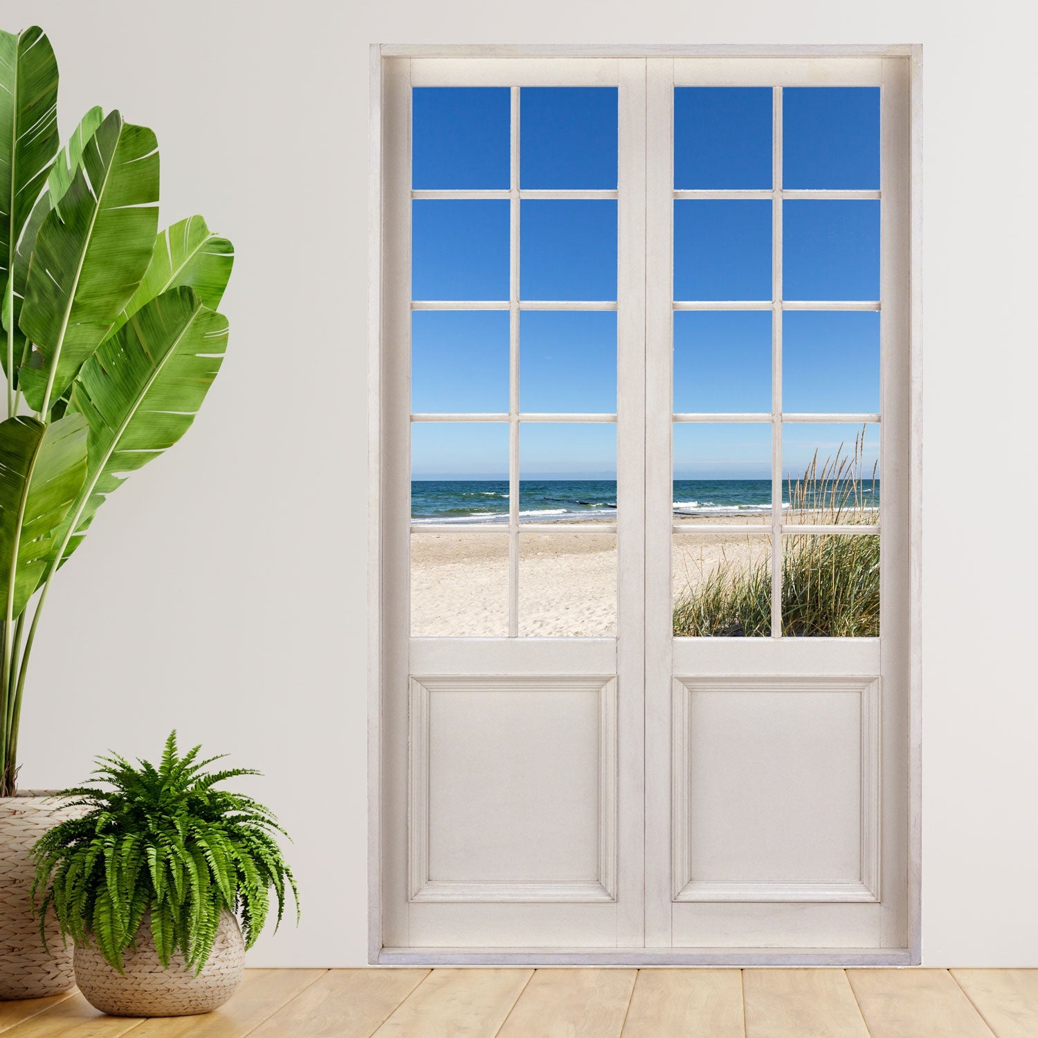 Selbstklebender Terrassentür Aufkleber mit Meerblick an der Ostsee. Neben großen Zimmerpflanzen als Größenvergleich