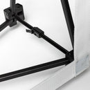 Detailbild zum MesseSet, das Scherengitter Systems der Messewand "Basic" wird mit Clips befestigt. Der Banner wird dann mit Flausch- und Klettband montiert.