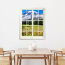 Gedrucktes Foto für Wanddekoration auf Tapete und Möbel, mit einem Sprossenfenstermotiv und dem "Berge und Wildblumen" Motiv über einem Esstisch an der Wand.