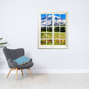 Selbstklebende Wandtapete in Form eines Fensters mit toller Landschafts-Fotografie "Berge und Wildblumen" an der Wand über einem grauen Sessel.