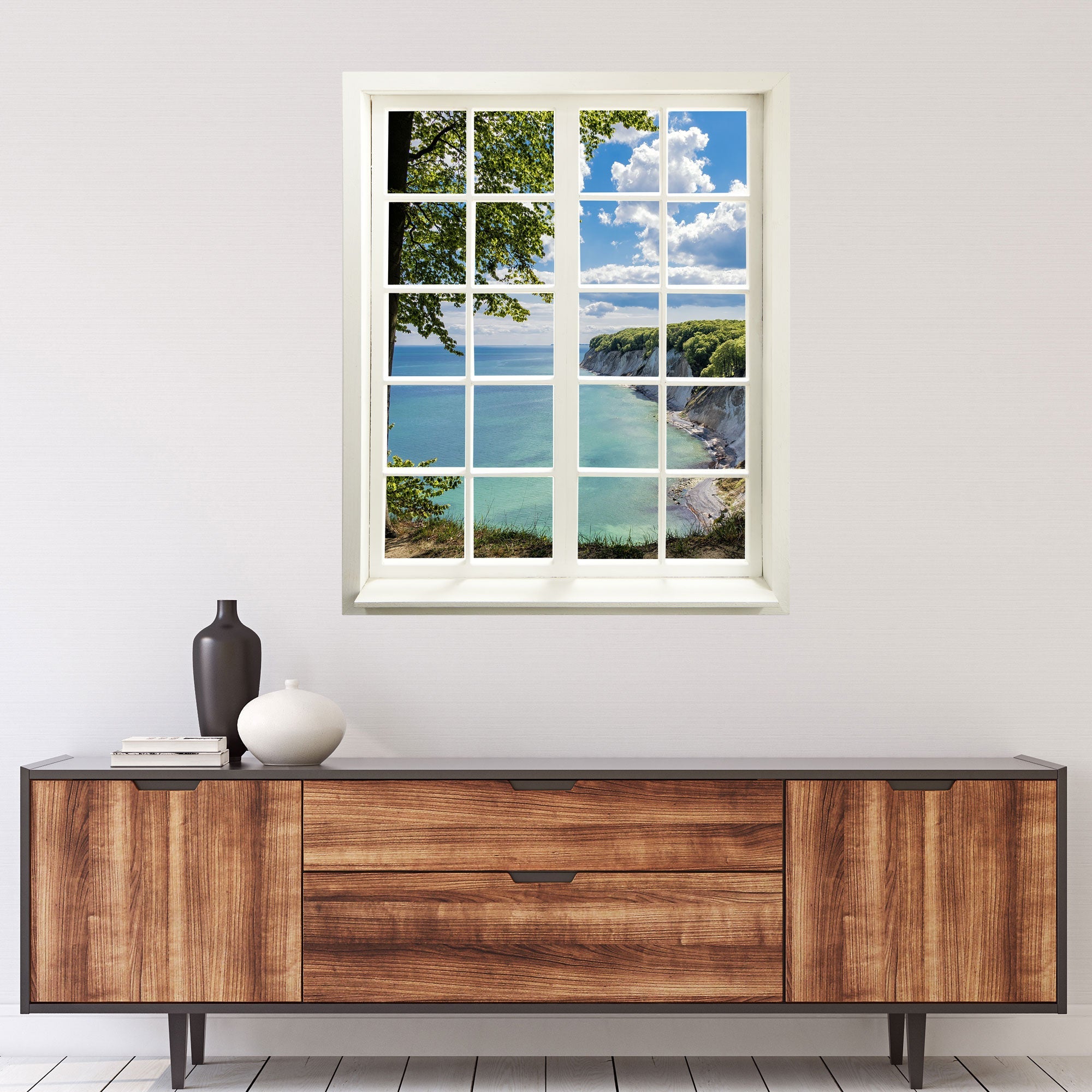 Wandtattoo Fensterblick "Meer und Bucht" über modernem Sideboard.