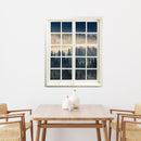 Wandtattoo Fensterblick "Nebelwald" an einer weissen Wand im Essbereich.