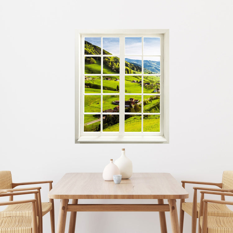 Wandtattoo Fensterblick "Schwarzwald" über dem Esstisch an einer weissen Wand verklebt.