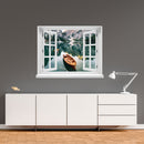 Wandaufkleber-Ansicht-offenes Fenster mit Blick auf ruhigen Bergsee mit Holzruderbooten, umgeben von steilen Felswänden und Wäldern – stimmungsvolle Naturkulisse in den Alpen. Als Dekoidee an einer grauen Wand, über einem weissen Sideboard verklebt.