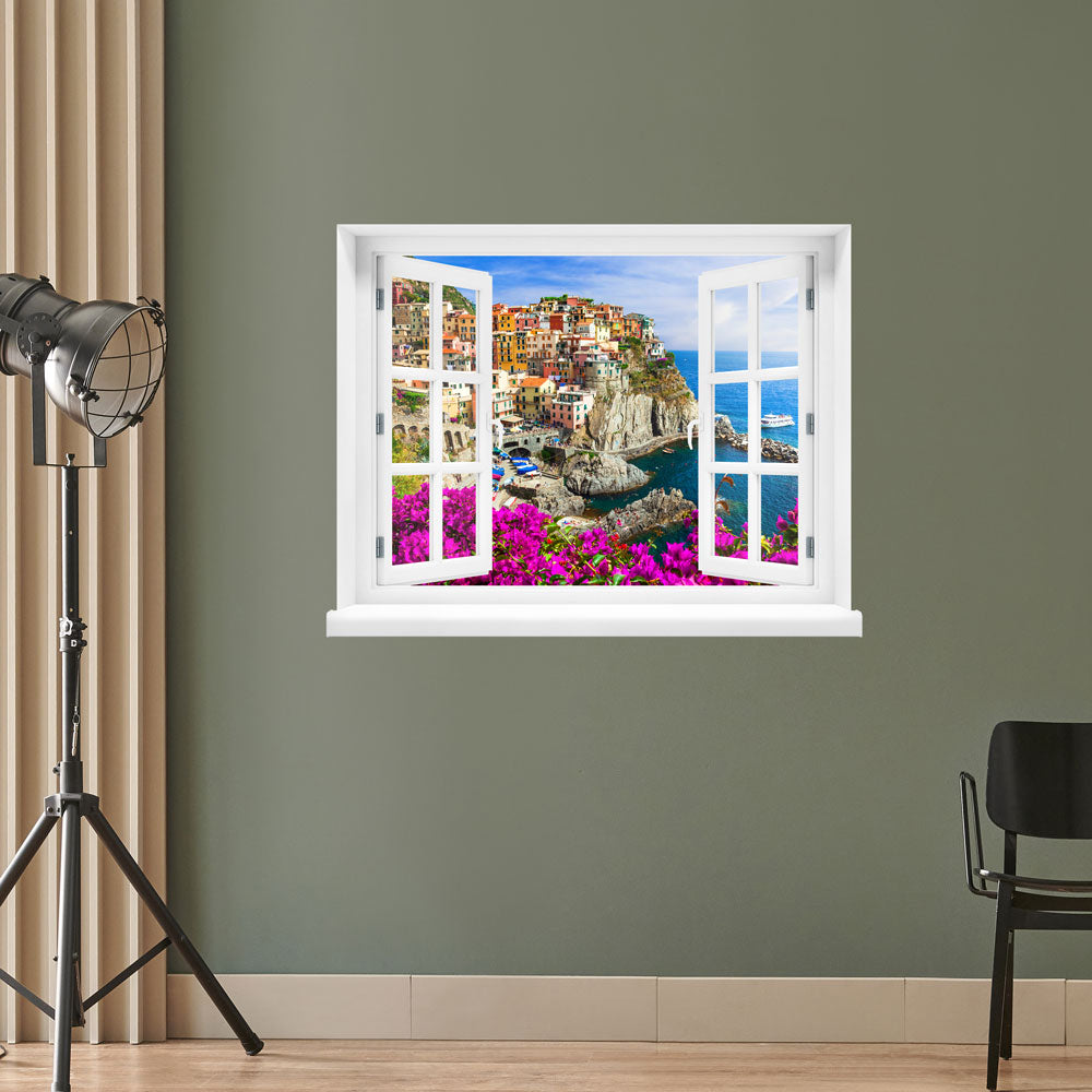Wandaufkleber offenes Fenster "Cinque Terre" in Atelier an einer grünen Wand.