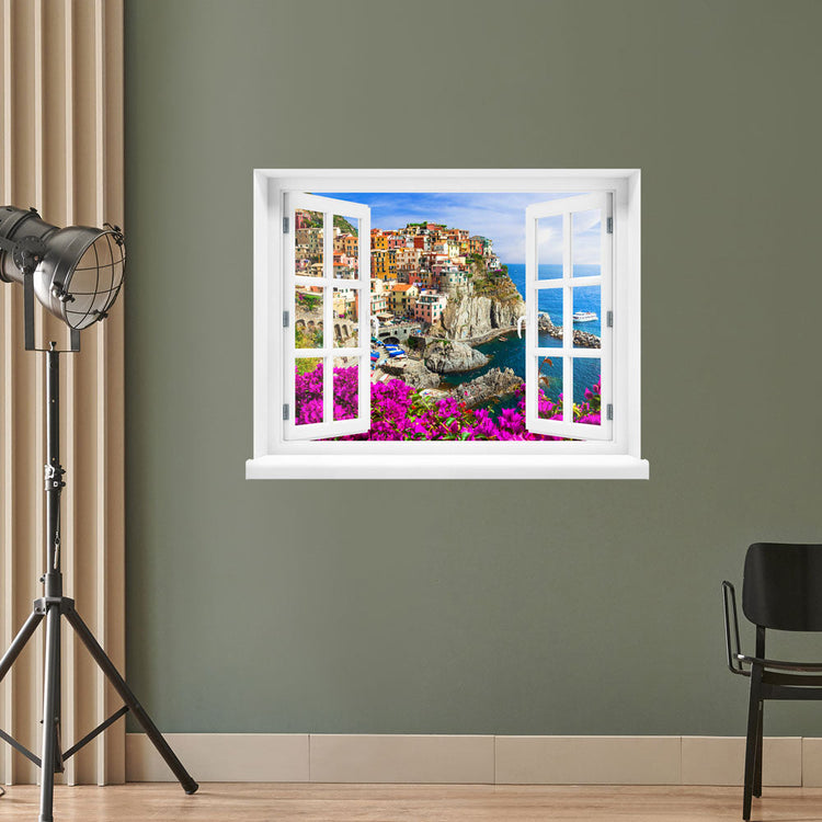 Wandaufkleber offenes Fenster "Cinque Terre" in Atelier an einer grünen Wand.