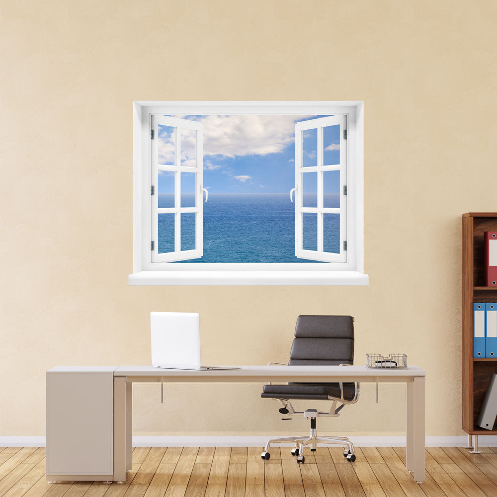 Wandaufkleber-Großansicht: offenes Fenster mit freiem Blick auf das weite, blaue Meer unter leicht bewölktem Himmel – beruhigende Meereskulisse mit Urlaubsfeeling. Als Dekoidee in einem Büro, über einem Schreibtisch, an einer gelben Wand verklebt.
