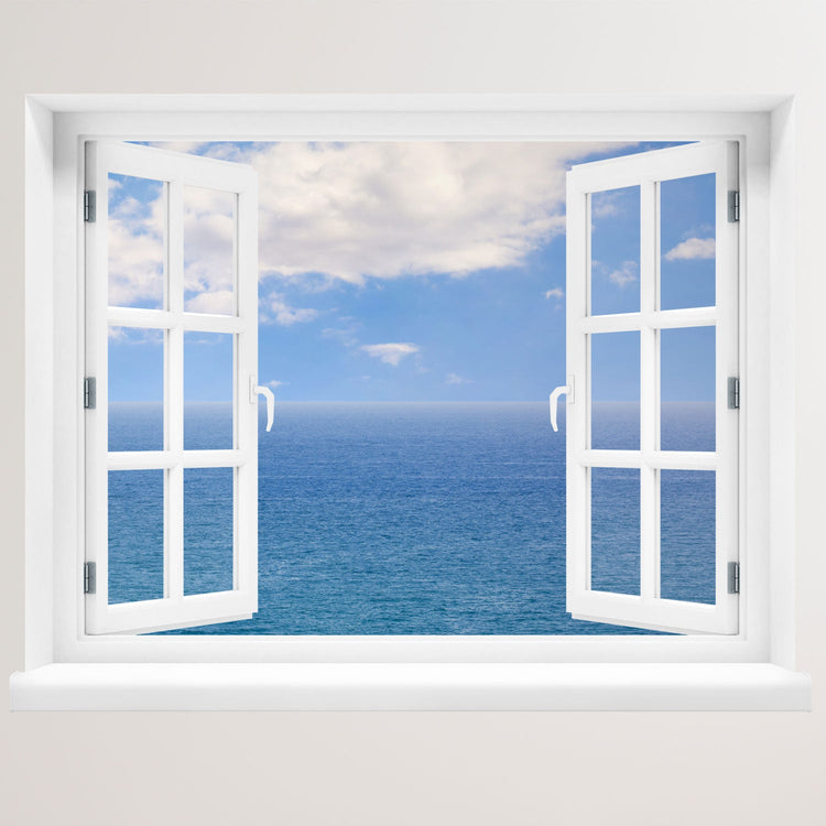 Wandaufkleber-Großansicht: offenes Fenster mit freiem Blick auf das weite, blaue Meer unter leicht bewölktem Himmel – beruhigende Meereskulisse mit Urlaubsfeeling.