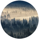 Großansicht eines runden Wandaufklebers mit einem Motiv von einem Wald von oben, zurchzogen von Nebel in düsteren Farben. Das Bild schafft einen 3D Effekt und sorgt für eine Tiefe.