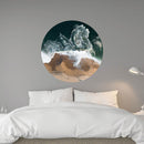 Luftaufnahme von Wellen, die an einem Sandstrand brechen. Das Bild ist in einem modernen Schlafzimmer an der Wand angebracht.
