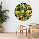 Rundes Wandbild mit mediterranem Zitronenbaum vor einer warmen, gelben Wand – perfekte Deko für einen Hauch von Sommer.