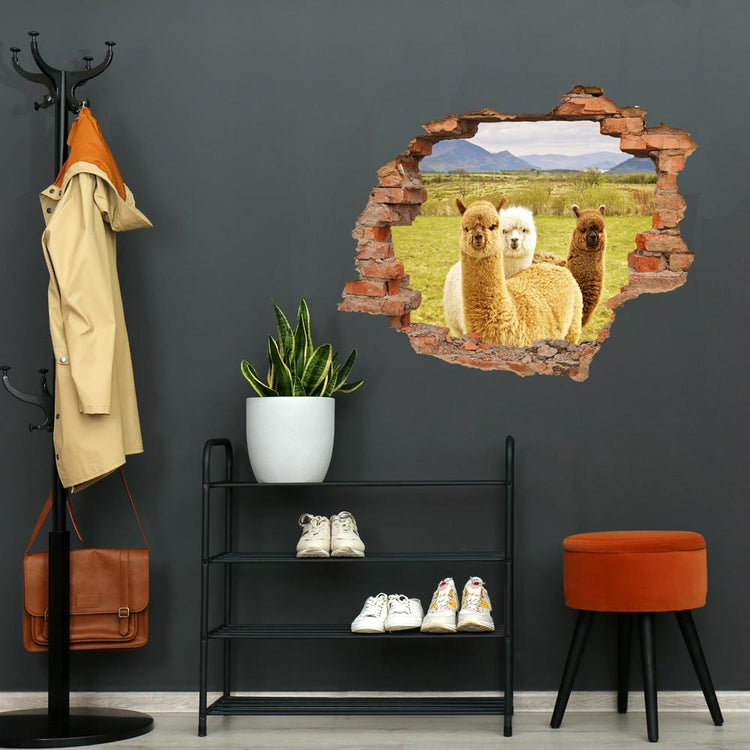 Wandtattoo Wanddurchbruch Ziegel "Alpakas" über der Garderobe in einem Flur an einer dunkelgrauen Wand verklebt.