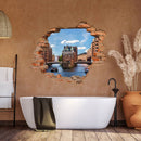 3D-Wandtattoo mit Backstein-Optik im Badezimmer, das einen Blick auf die Hamburger Speicherstadt mit Wasserwegen und historischen Gebäuden vermittelt, ideal für eine urbane und stilvolle Raumgestaltung.