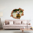 Wandtattoo - Wanddurchbruch "Quokka" über einem rosa Sofa an der Wand verklebt.