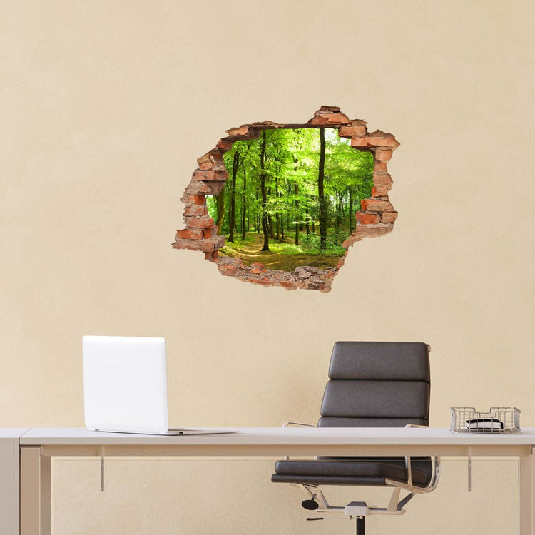 Wandaufkleber - Wanddurchbruch "Wald"  im Office an einer beigen Wand verklebt.