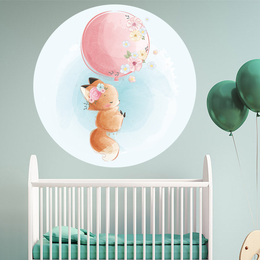 Wandsticker rund "Fuchs mit Ballon" in Babyzimmer.