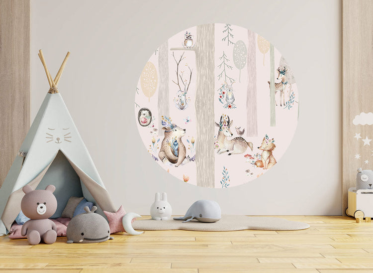Rundes Wandtattoo "Tiere im Wald" mit Spielzelt im Kinderzimmer.